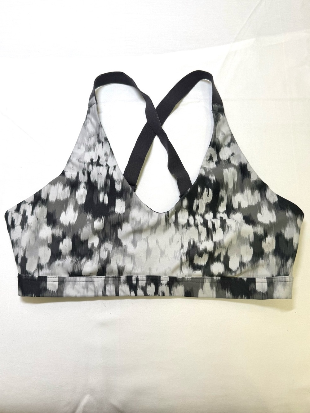 OFFLINE by Aerie Gray Abstract‎ Print Cross Back Medium Support Sports Bra M
